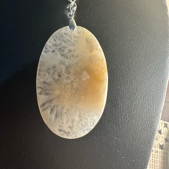 Oval Flower Agate Pendant Necklace - Picture 11 of 12
